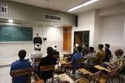 بازدید و گفت وگوی صمیمی رئیس دانشگاه اصفهان با دانش پژوهان و استادان حوزه علوم اسلامی دانشگاهیان