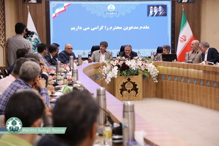 جلسه شواری دانشگاه با حضور مدیرعامل فولادمبارکه اصفهان